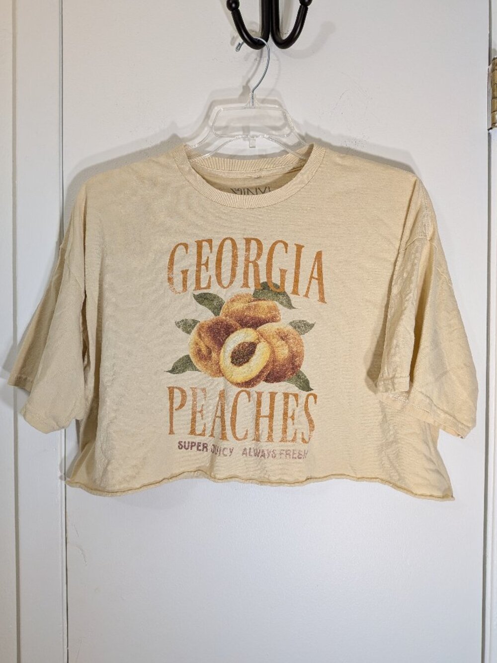 Vintage-inspired Georgia Peaches Cropped graphic Tee